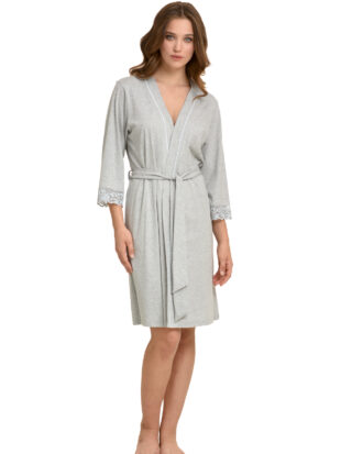 Primavera ρόμπα δωματίου με τρουακάρ μανίκι και δαντέλα σταυρωτή, χωρίς κουμπιά, με ζώνη στην μέση. 100% βαμβακερή Primavera M157 γκρι