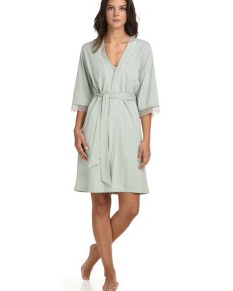 Primavera ρόμπα δωματίου με τρουακάρ μανίκι και δαντέλα σταυρωτή, χωρίς κουμπιά, με ζώνη στην μέση. 100% βαμβακερή Primavera Π132 φυστικί