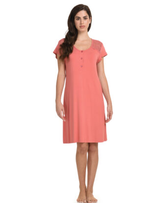 Primavera νυχτικό ζαπονέ. Νυχτικό ως το γόνατο μονόχρωμο με ζαπονέ μανίκι και δαντέλα 95% βισκόζη 5% λύκρα Primavera Π296 κοραλί