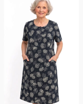 Κλασικό φόρεμα με κοντό μανίκι ΝΙΝΑ. Κοντομάνικο φόρεμα με κουμπιά στο στήθος και τσέπες 26s-821-1